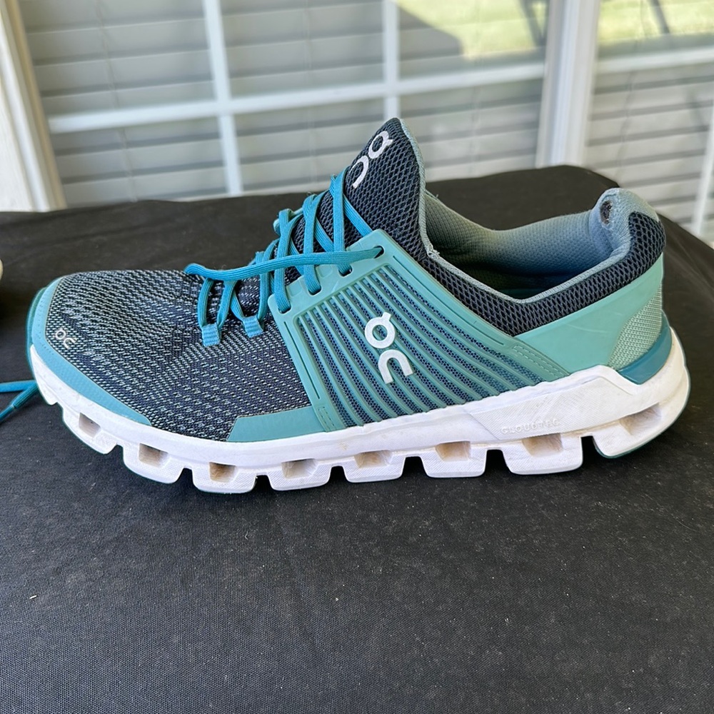 On Running - Cloudswift - blue tennis shoes. Size 8.5 women’s.